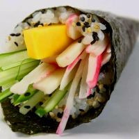 Temaki California c/ arroz, kani, manga e pepino