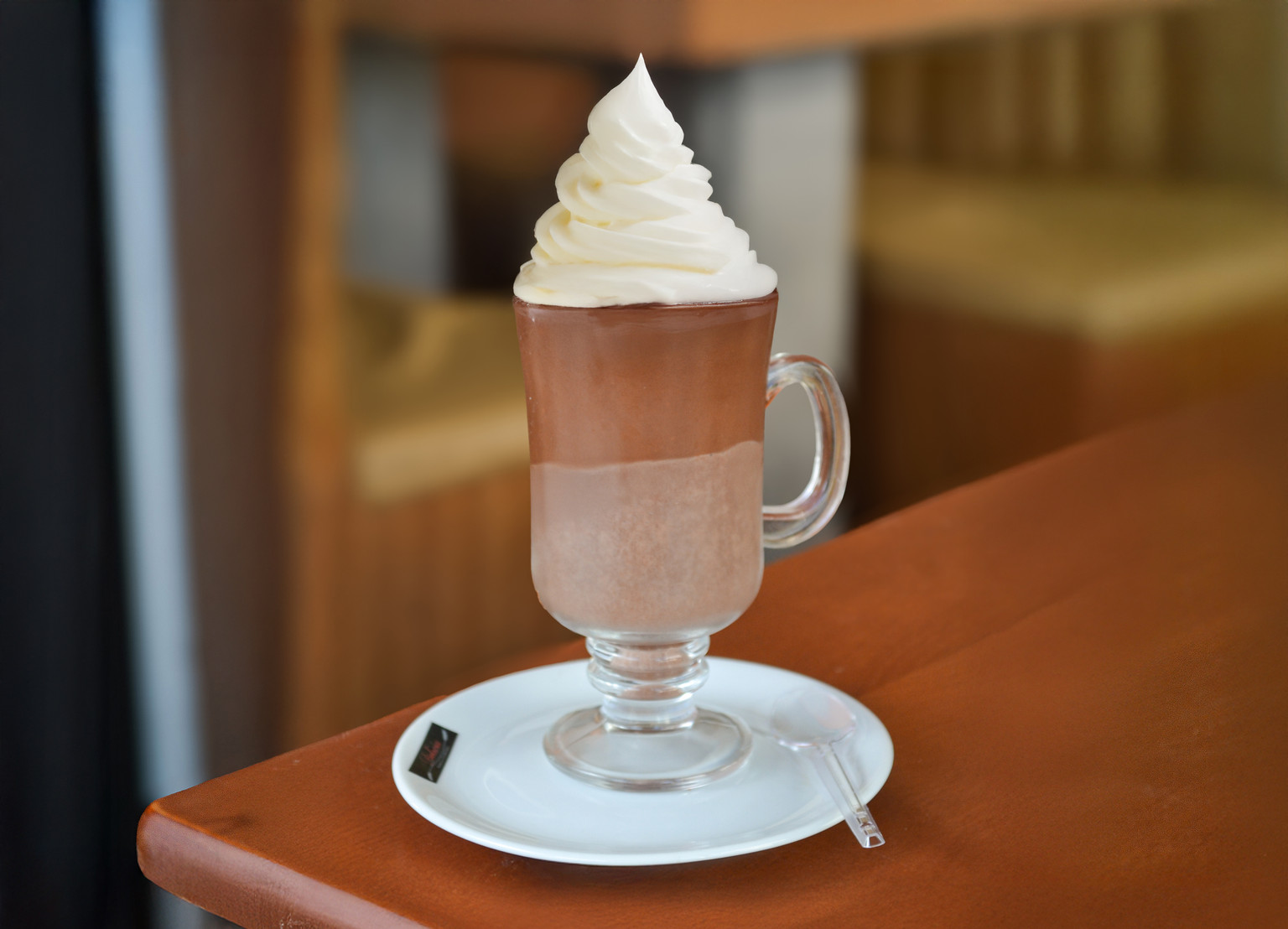CHOCOLATE GELADO COM CHANTILLY E NUTELLA