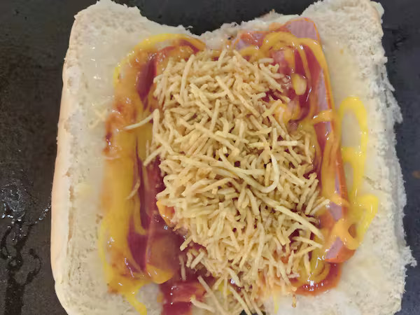 Combo no pão 2 Hot dog de calabresa grátis coca cola de 600ml.