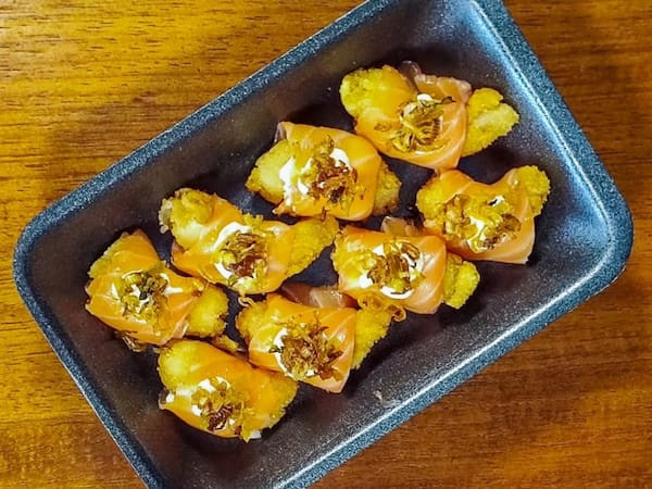 Tatuzinho de salmão com camarão