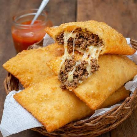 PASTEL DE CARNE COM QUEIJO
