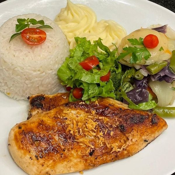 Filé de frango com legumes