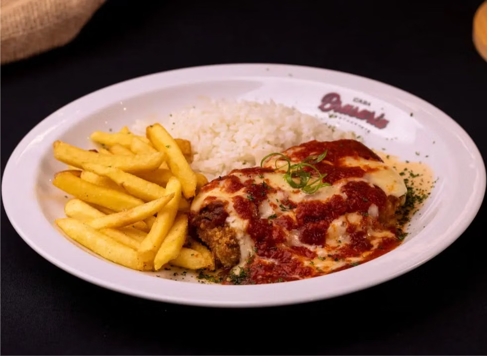 PARMEGIANA DE FRANGO