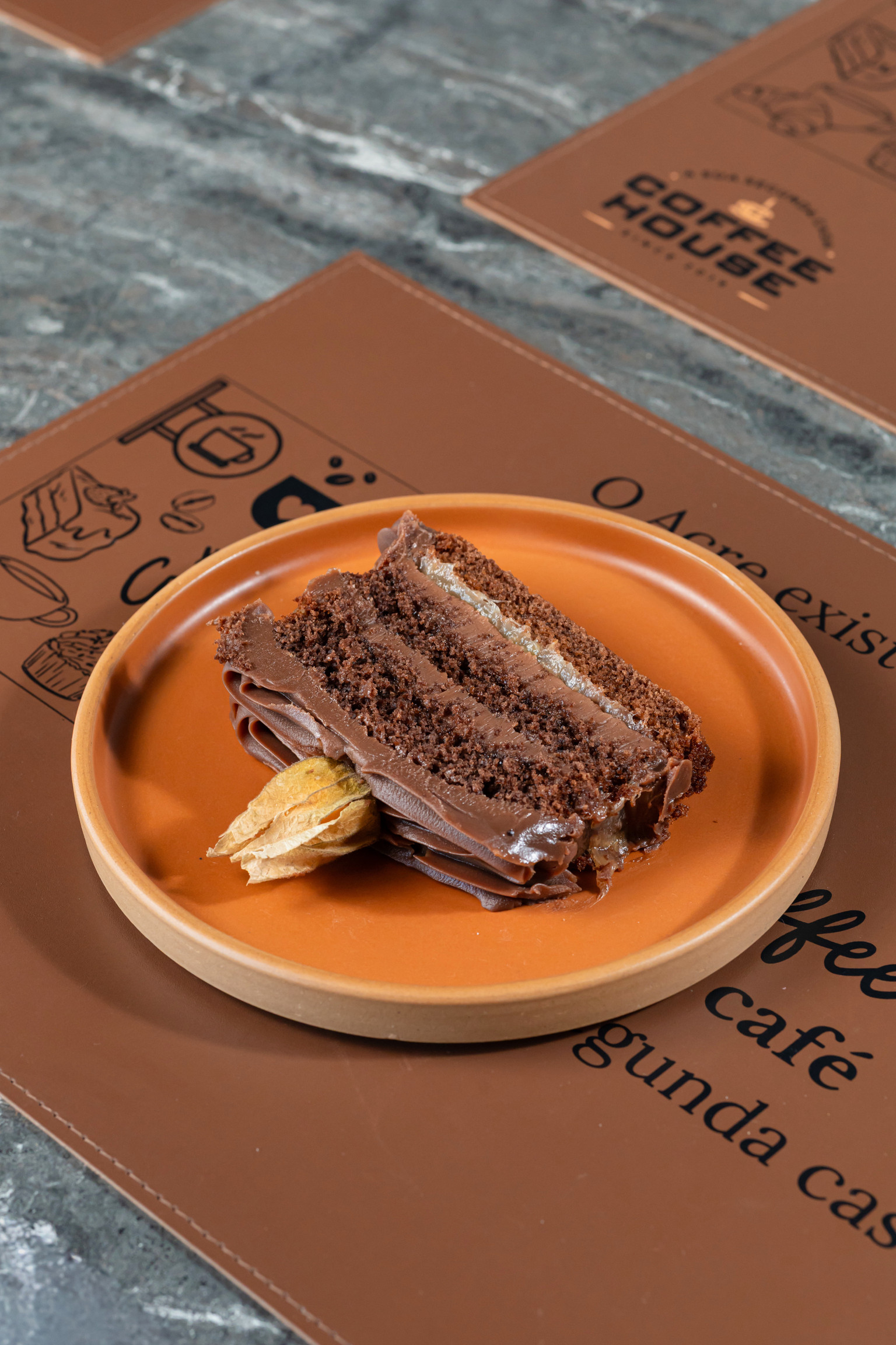 FATIA DE BOLO CHOCOLATE COM CUPUACU