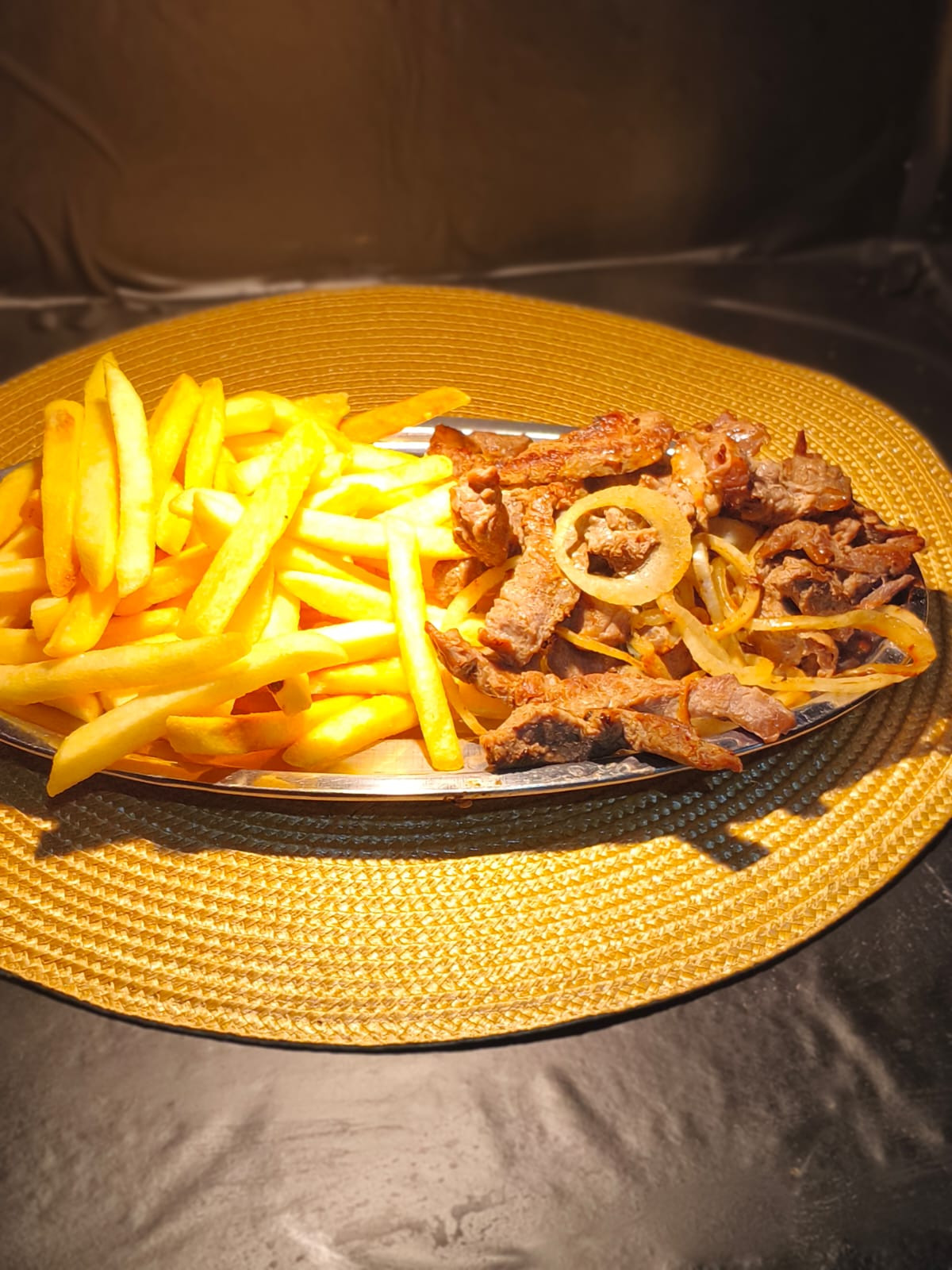 CARNE COM FRITAS