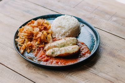FILÉ DE FRANGO A PARMEGIANA