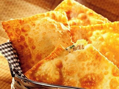 Pastel Calabresa com cheddar