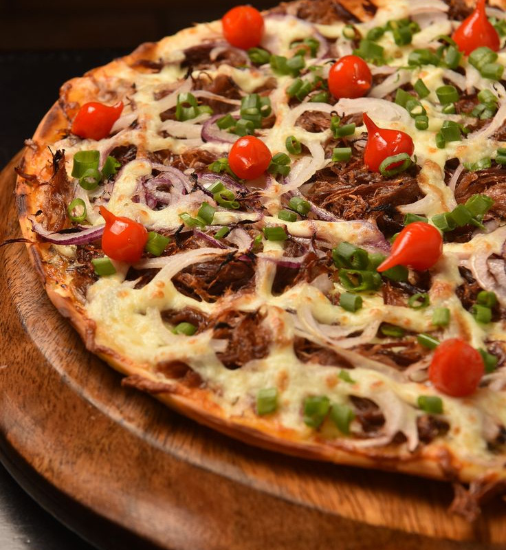 PIZZA DE BACON COM OVOS