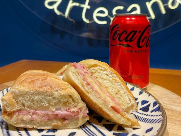 MISTO QUENTE COM COCA-COLA 