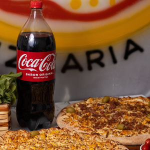 PIZZA GRANDE 2 SABORES + REFRI