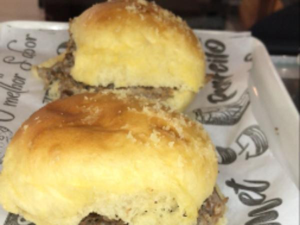 PÃO COM QUEIJO CARNE DE SOL E NATA