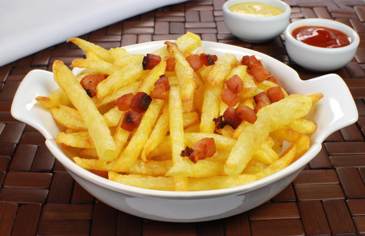 BATATA MEDIA BACON OU CALABRESA	