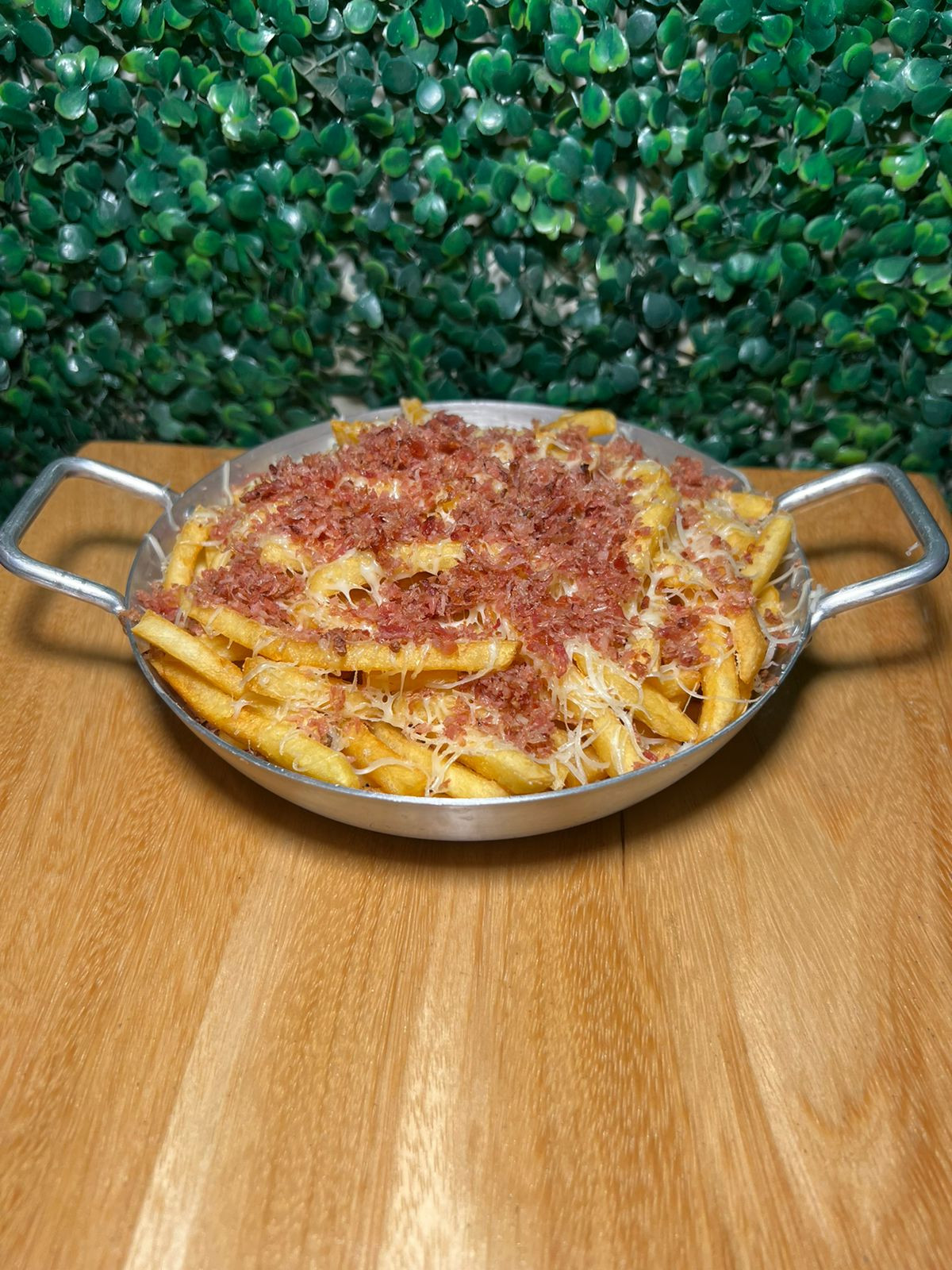 Batata Frita Com molho Cheddar E Bacon