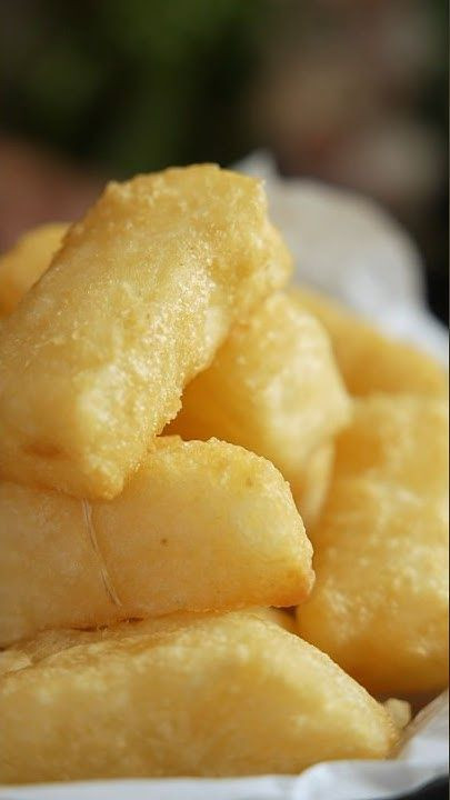 MACAXEIRA COM OVO E QUEIJO