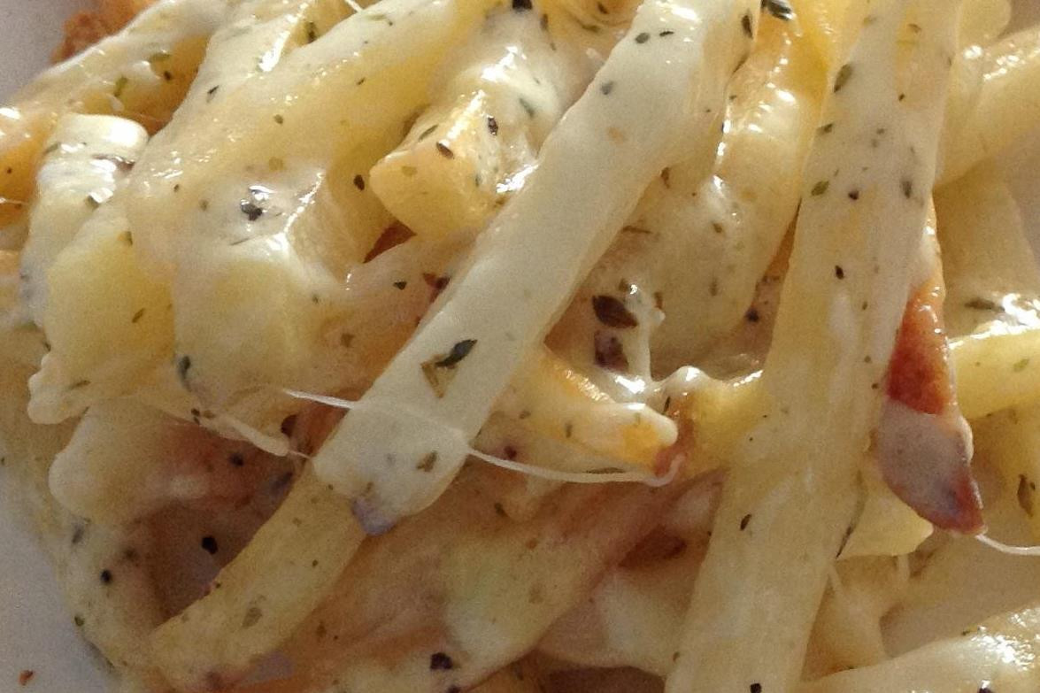 Batata frita com queijo mussarela Média