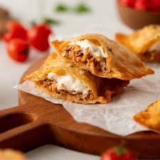 PASTEL FRANGO C/ REQUEIJAO