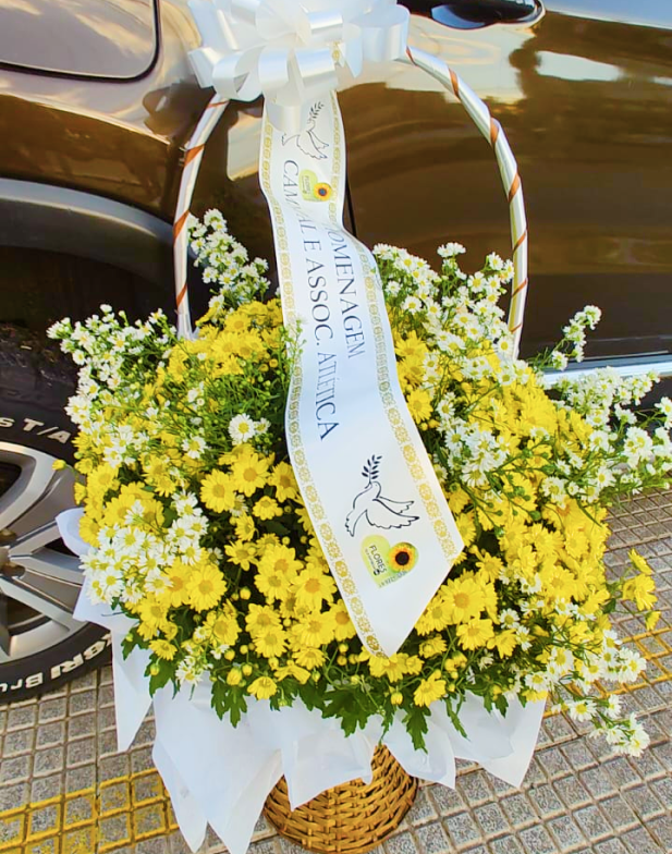 Corbélia de Flores + Faixa p/ Mensagem Póstuma