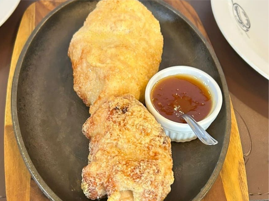 Filé de Peito de Frango no espeto com queijo gratinado