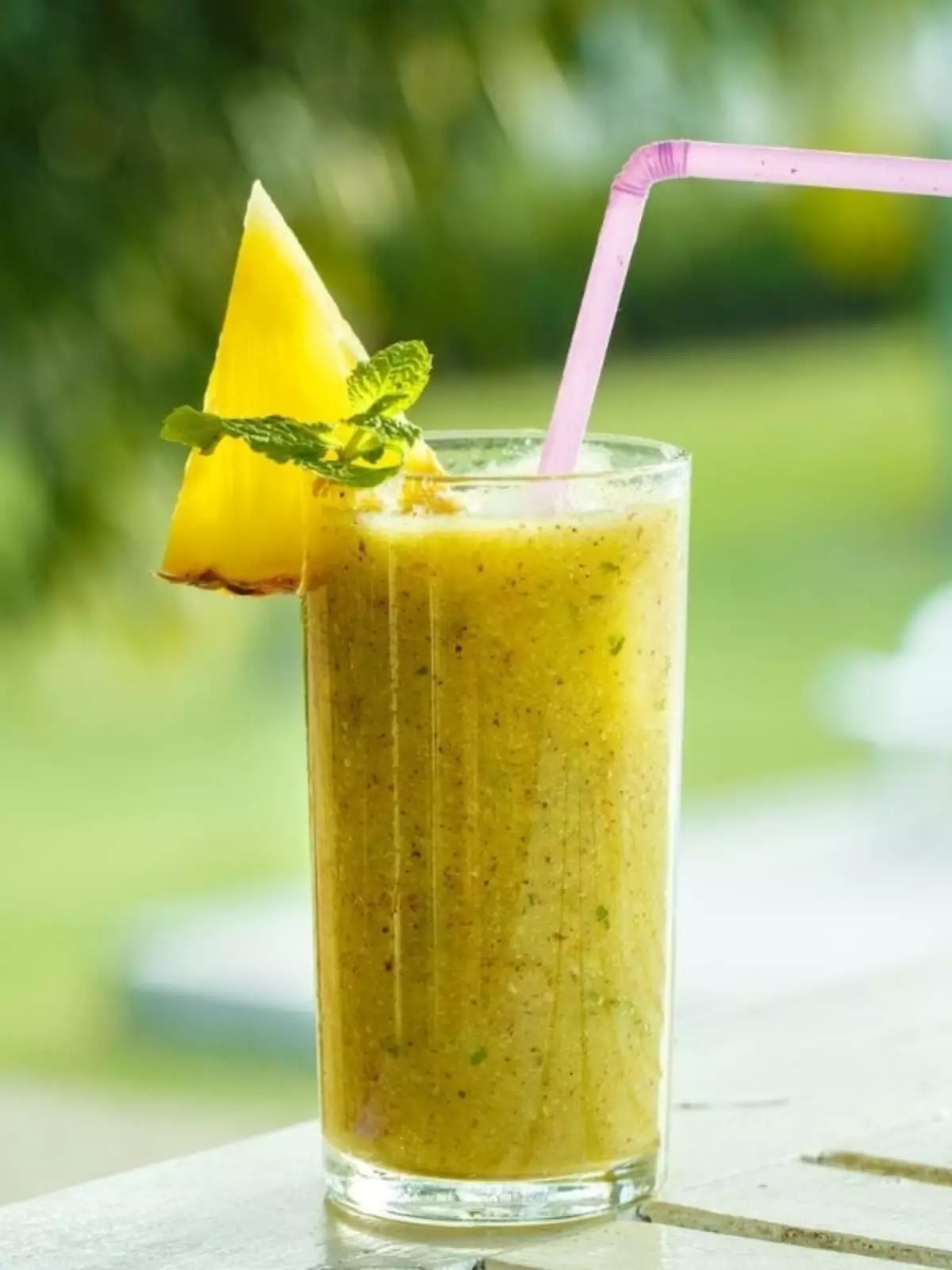 SUCO DE ABACAXI C/ HORTELA