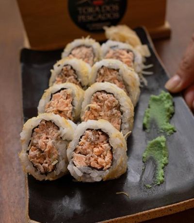 URAMAKI SALMÃO GRELHADO	