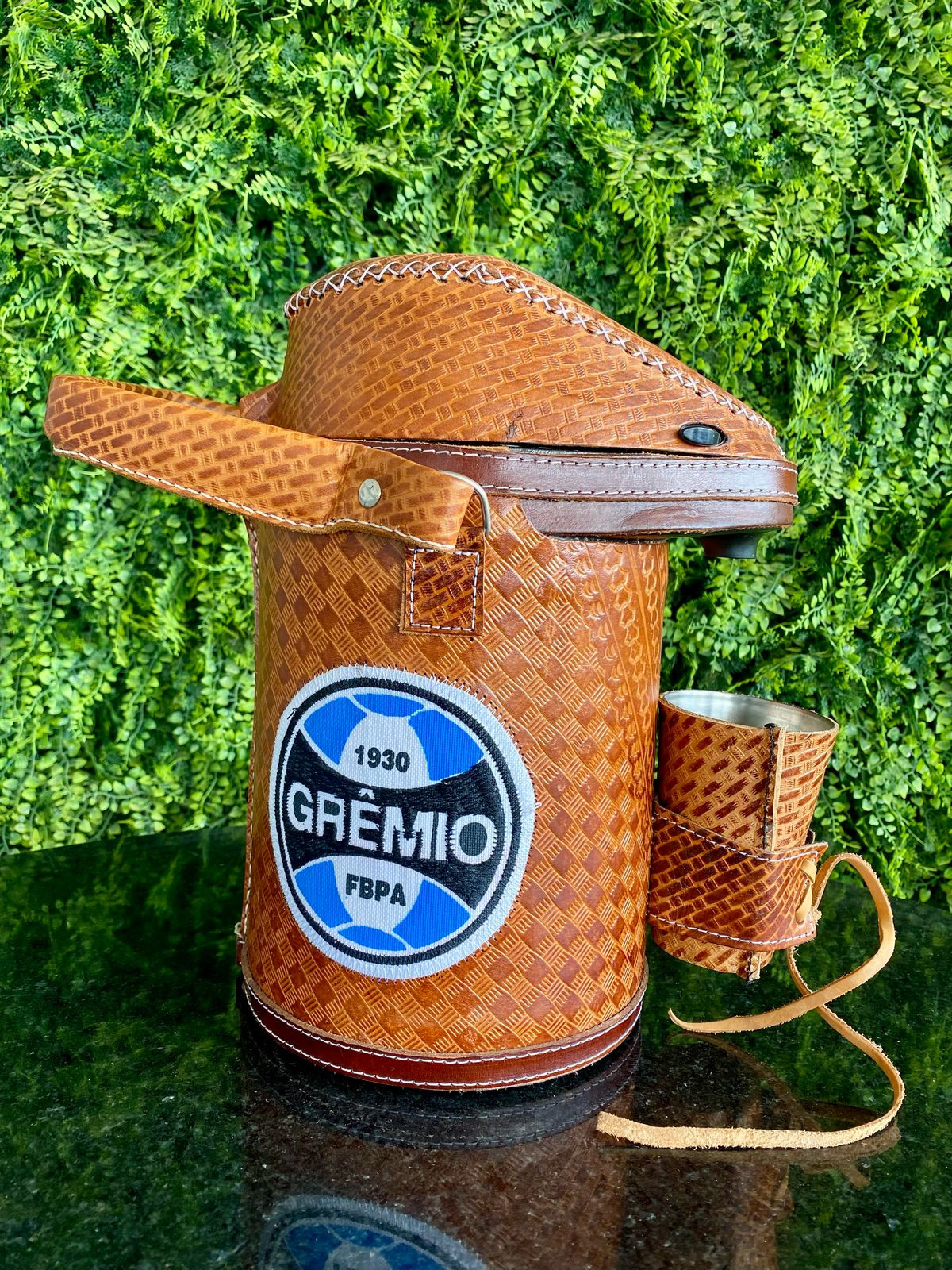 Garrafa Encapada em Couro