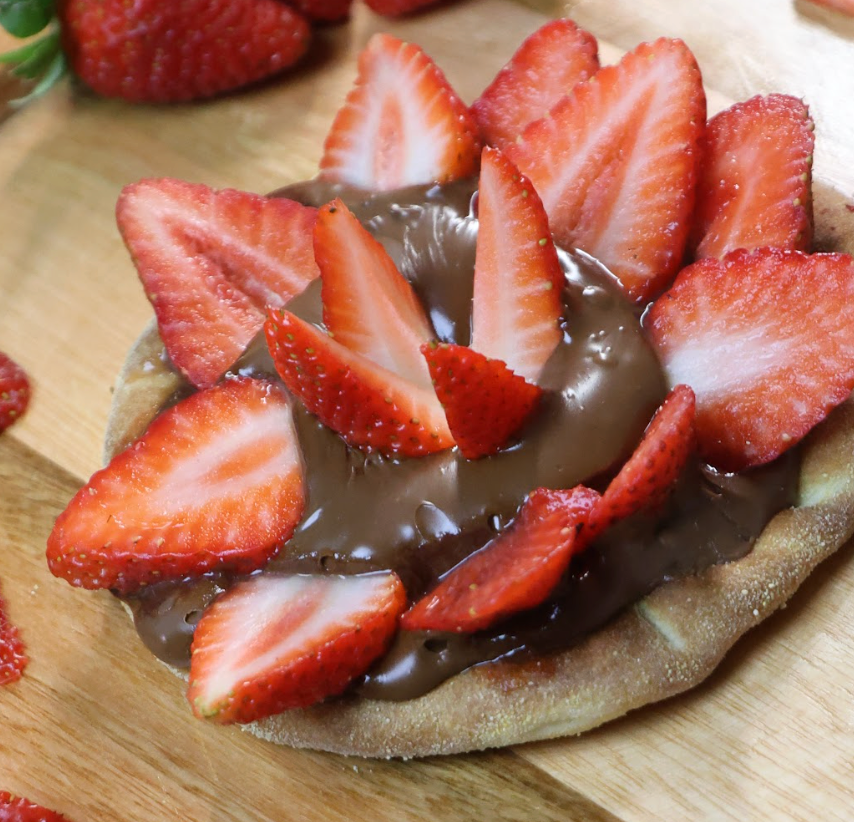 Esfiha de Chocolate com Morango
