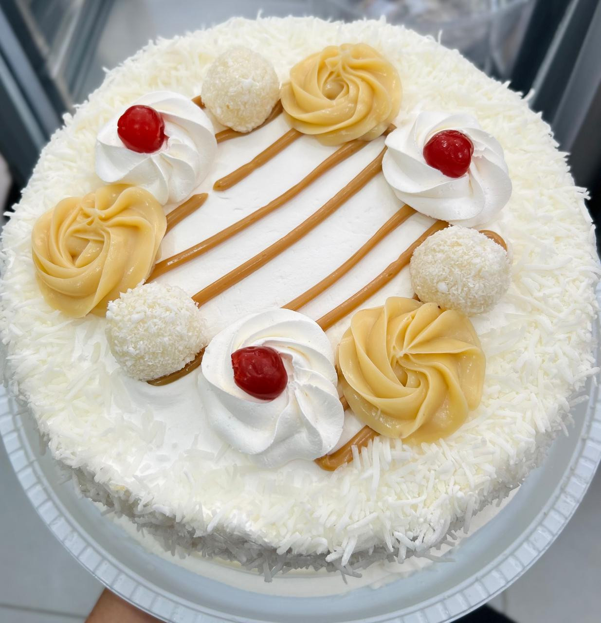 ABACAXI COM DOCE DE LEITE BEIJINHO