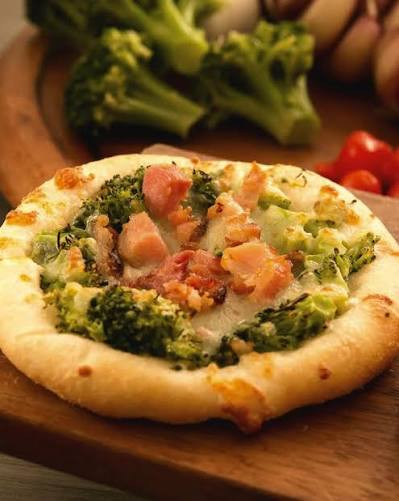 Esfiha de Brócolis Com Bacon