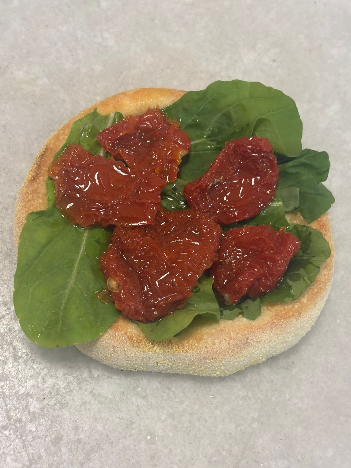 ESFIHA - RÚCULA C/ MUSSARELA E TOMATE SECO