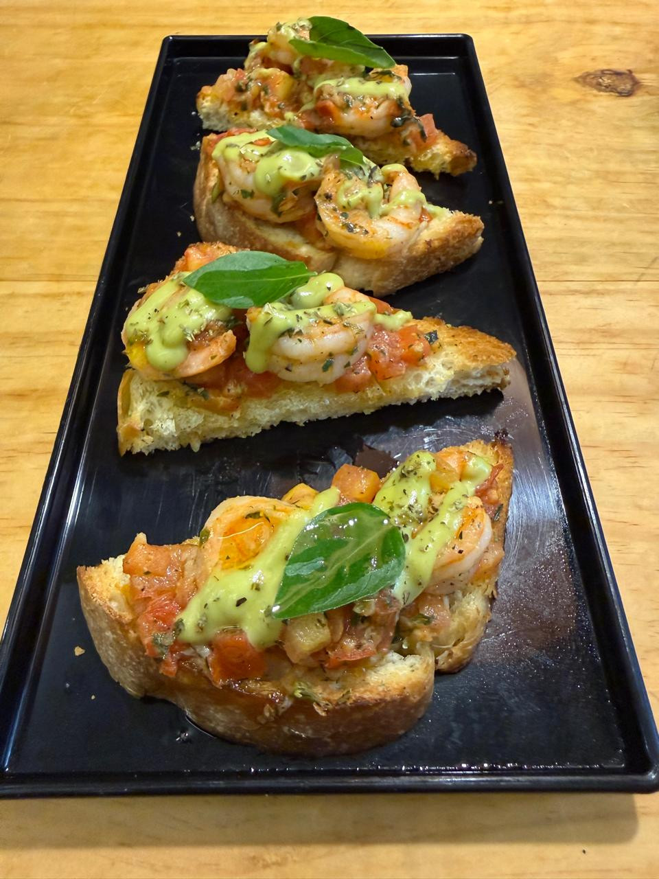 BRUSCHETTA CAMARÃO