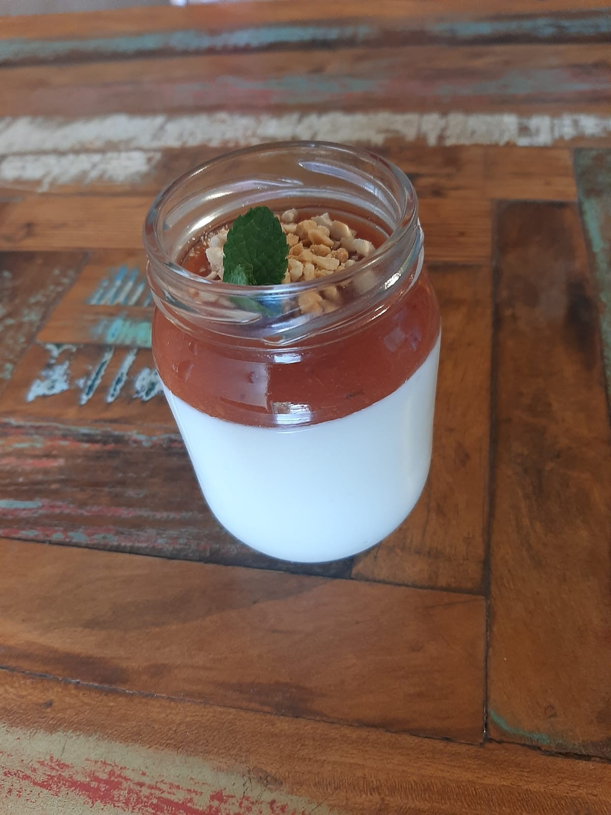 MOUSSE DE QUEIJO MINAS COM CALDA DE GOIABADA