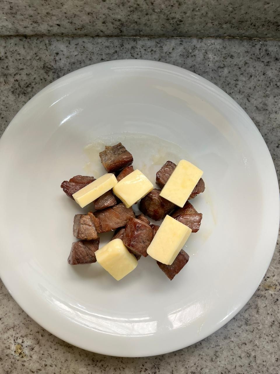 PORCAO CARNE DE SOL COM QUEIJO COALHO