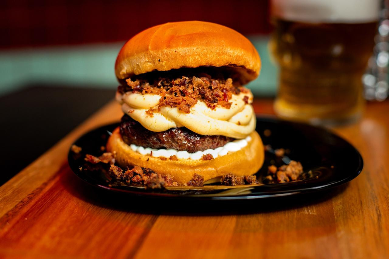 BURGER ESPECIAL DA CASA