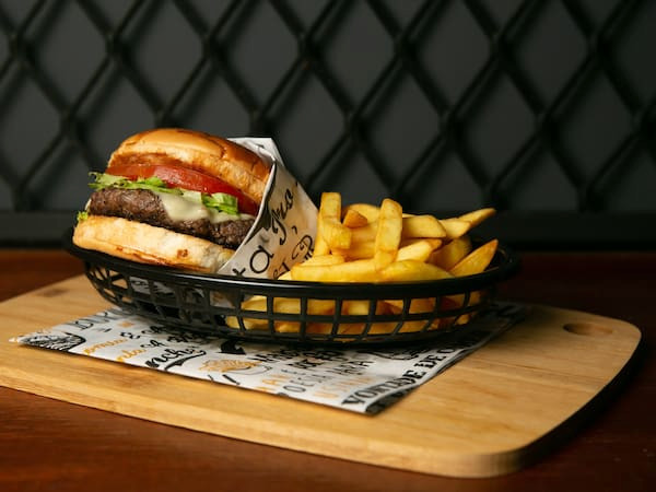 2 Burger+Batata frita+2 Pepsi lata