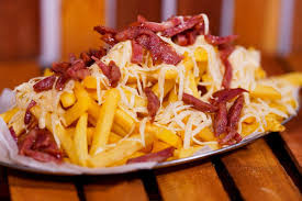 Porção de Fritas com Calabresa e Queijo