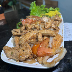 ISCA DE FRANGO GRELHADO (MEIA PORÇÃO)