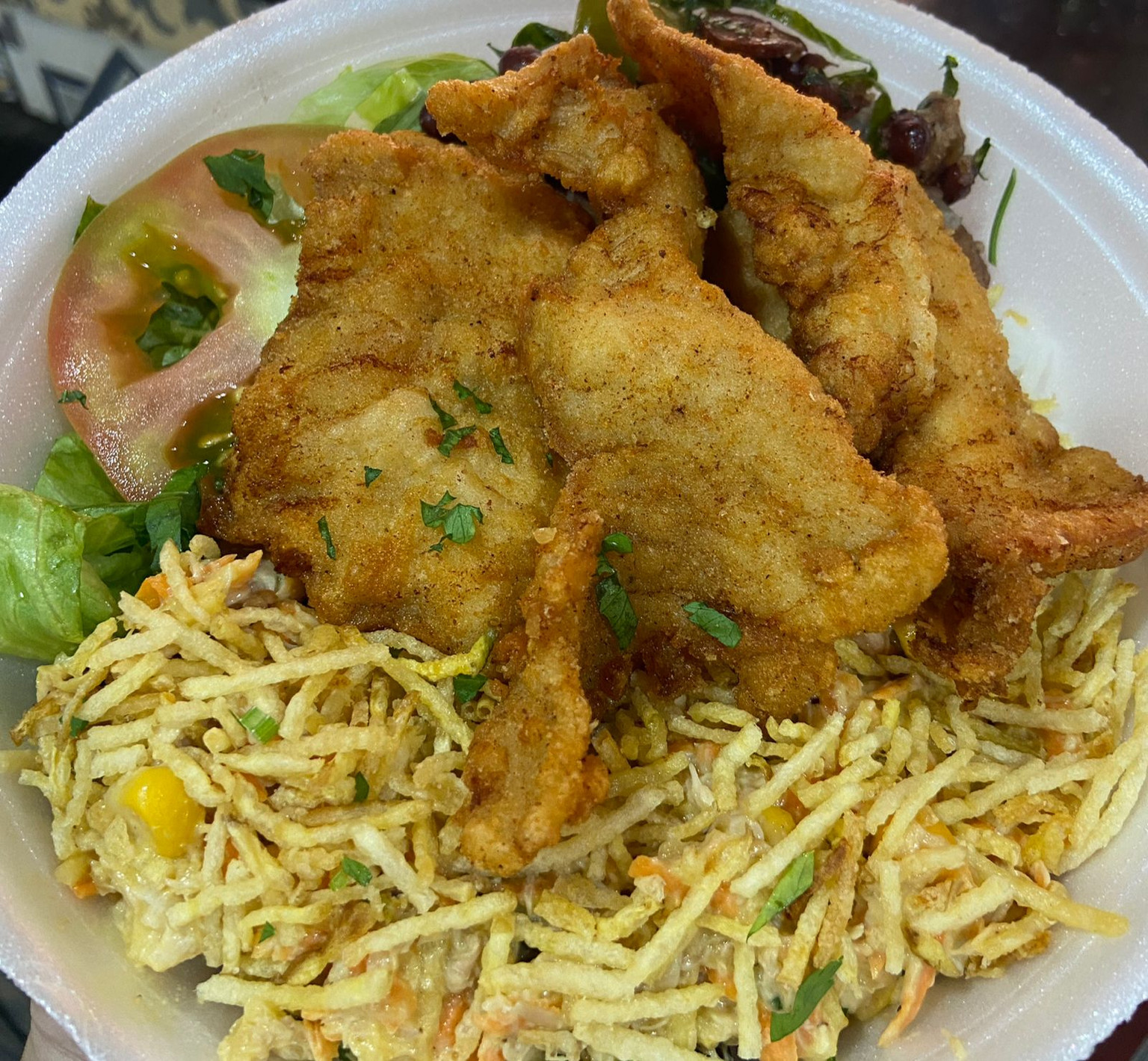 FILÉ DE FRANGO EMPANADO C/ SALPICÃO 