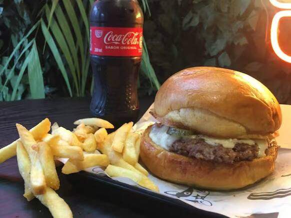 Combo Solteiro X-Smash Burger (Smash60g+Fritas50g+Coca200ml)