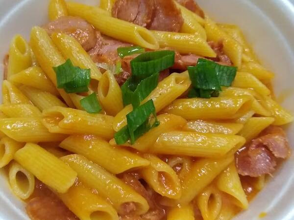 Penne ao Molho com Calabresa 