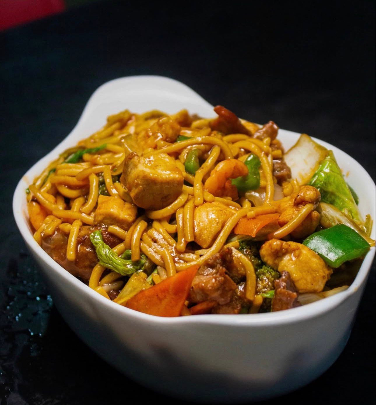 YAKISOBA CARNE E FRANGO 1 PESSOAL