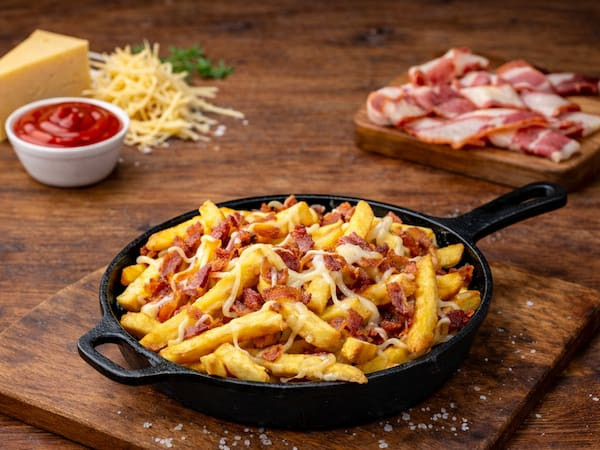 Batata Frita Selecionada com Bacon & Muçarela Premium ( Meia Porção )