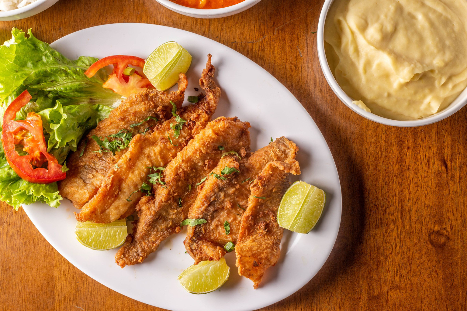 FILÉ DE PEIXE AO MOLHO DE CAMARÃO