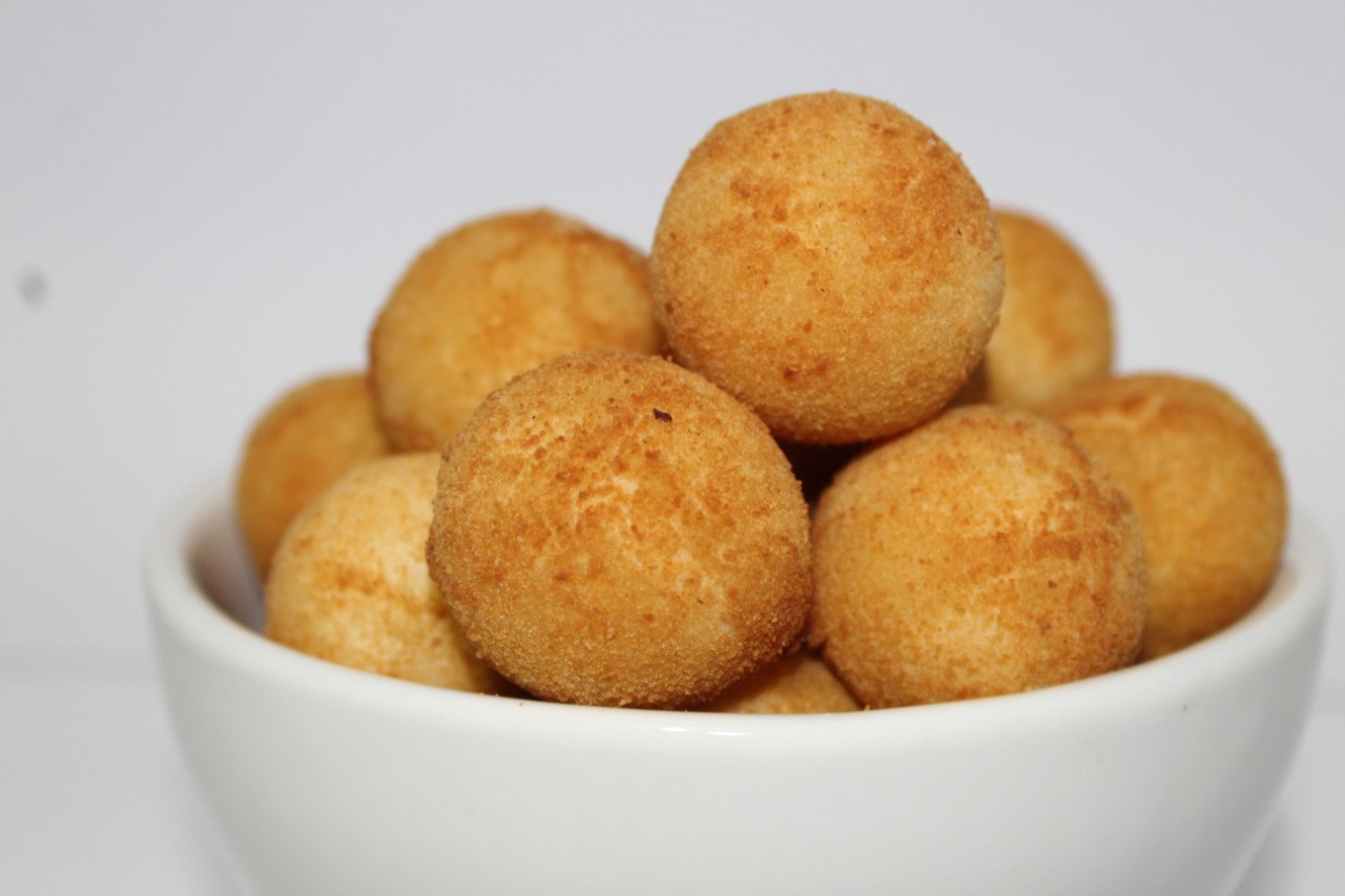 Mini Bolinha Queijo, requeijão e orégano