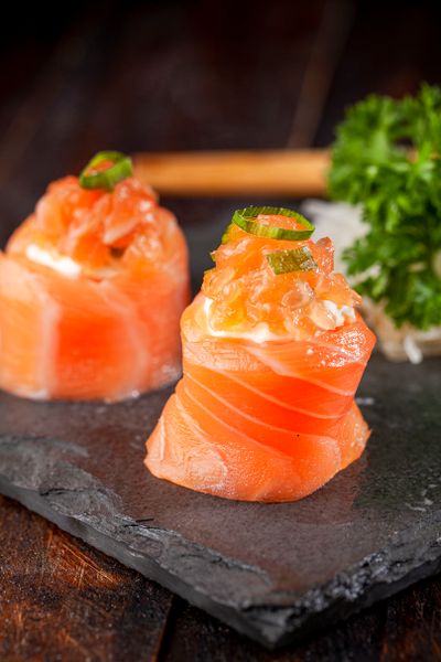 JOW SALMÃO C/ TATAKI (2UN) 
