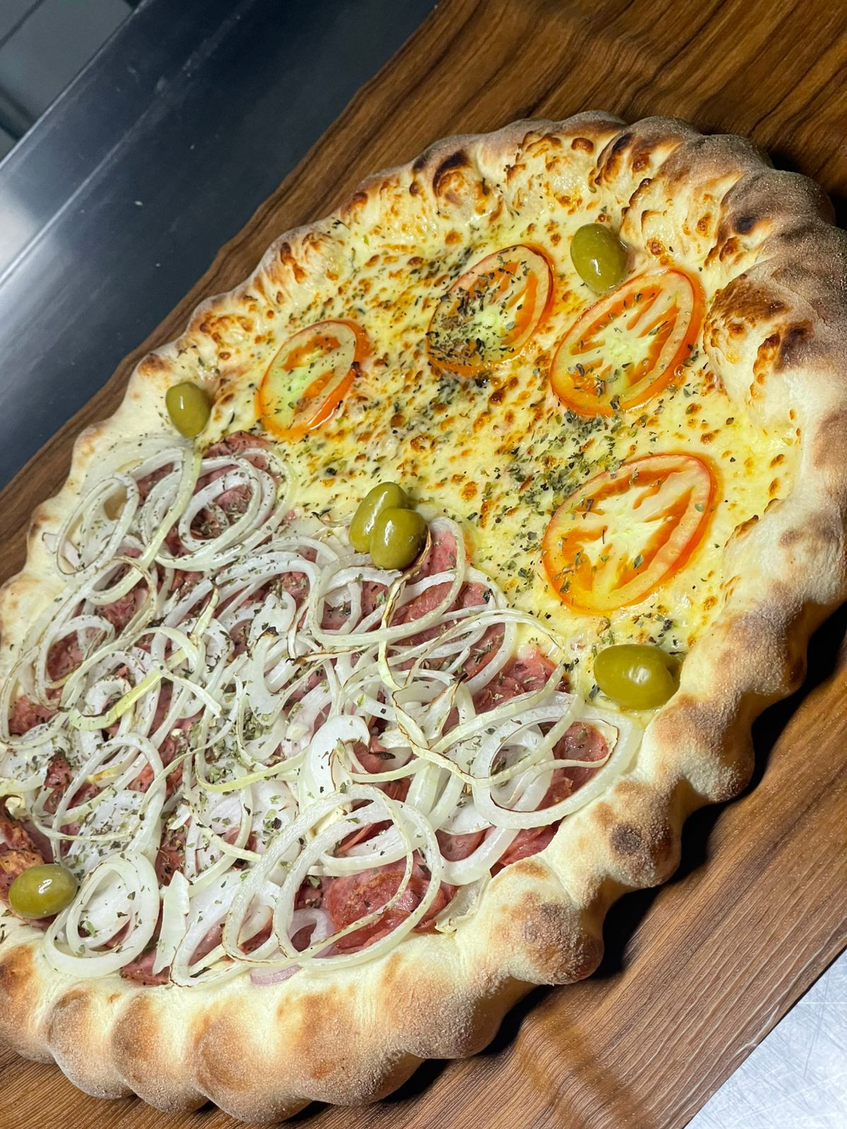 PROMOÇÃO PIZZA - MEIO A MEIO / MUSSARELA E CALABRESA E BORDA DE REQUEIJÃO GRÁTIS 
