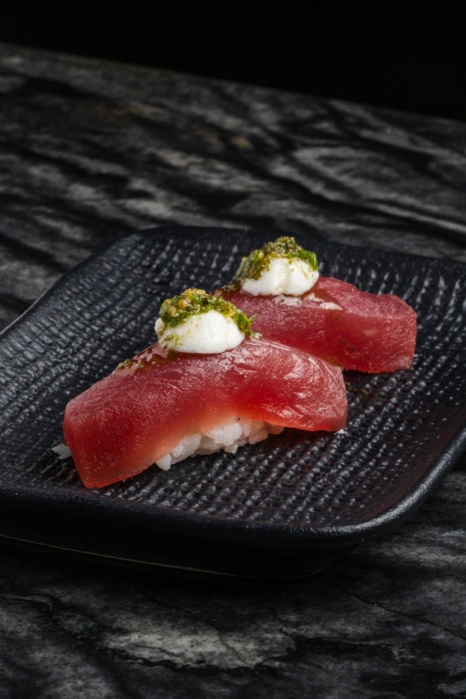 Niguiri de Atum com queijo de cabra
