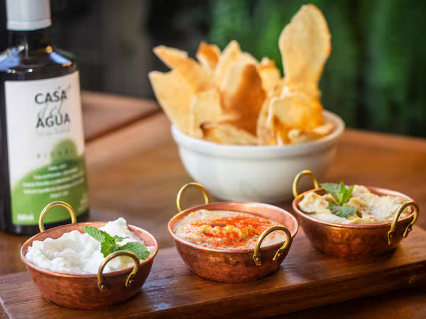 Mini Trio de Pastas + unidade de pão libanês