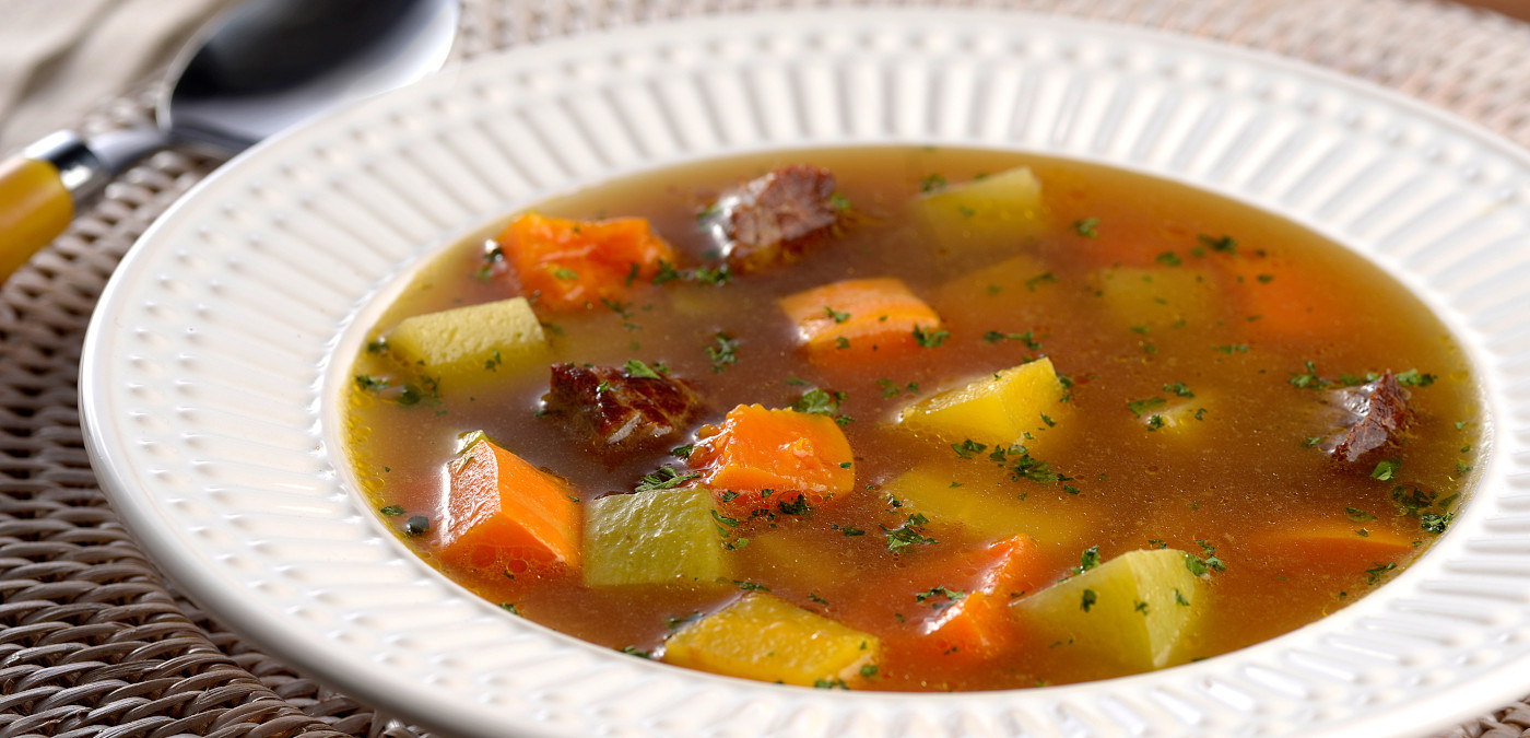 SOPA DE LEGUMES COM CARNE