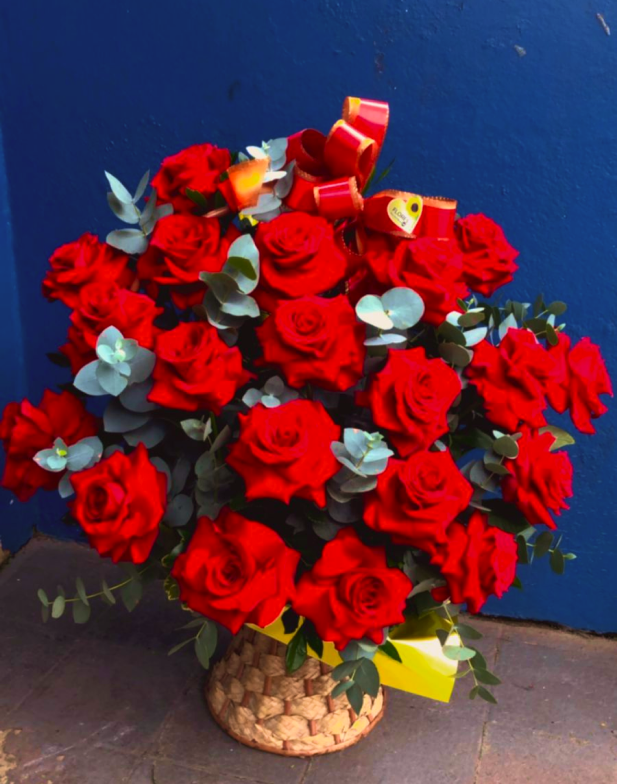 Cesta Com 20 Rosas Importadas (Consultar disponibilidade)