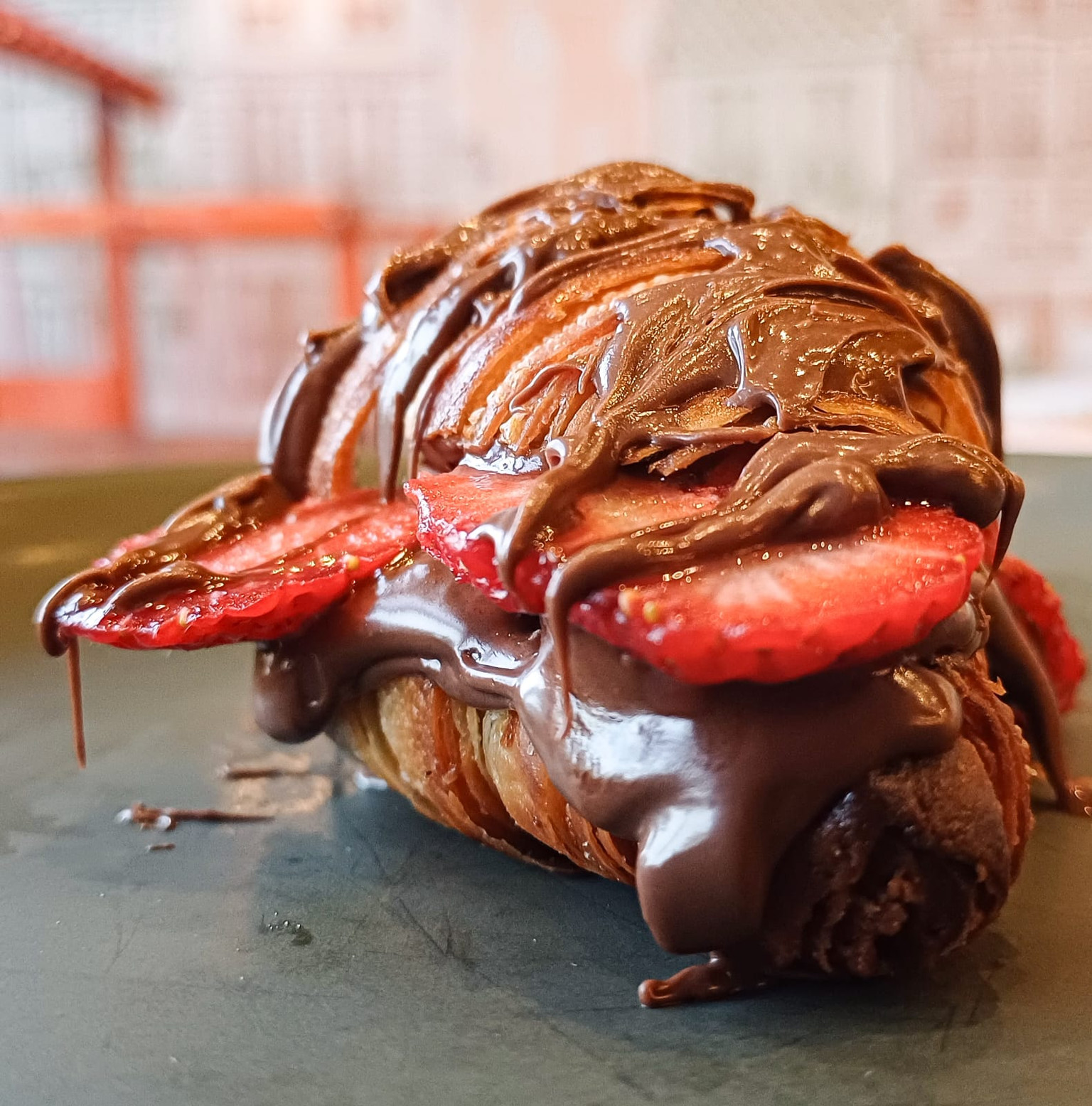 CROISSANT COM MORANGO E CREME DE AVELÃ  PQ